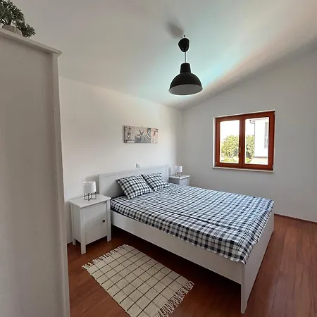 Apartment Aurora In Valbandon